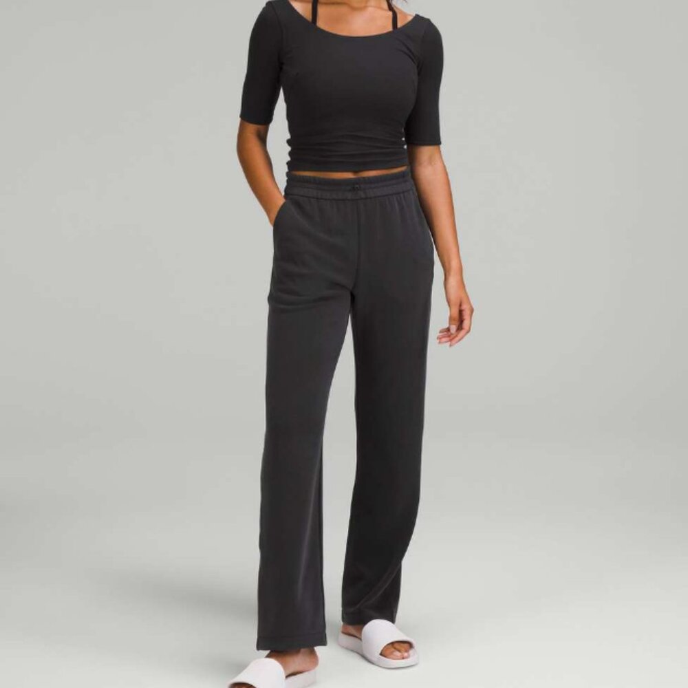 lululemon Softstreme High-Rise (HR) Pant in Black | Size 4 Regular